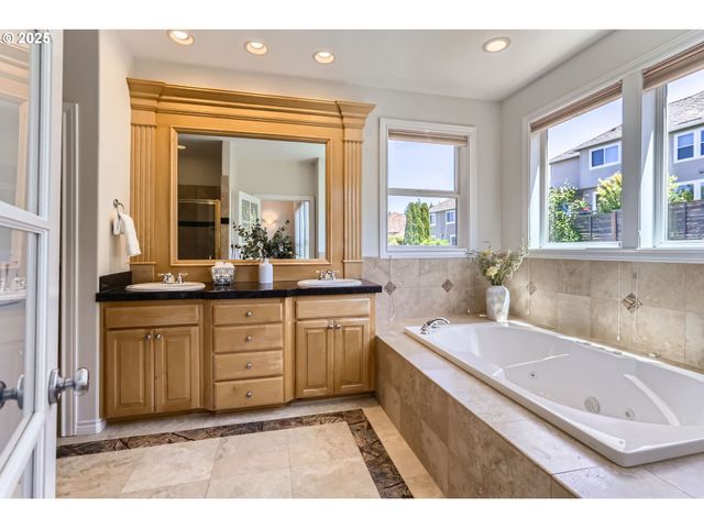 2430 Nw WOODROSE Dr, Portland, OR 97229