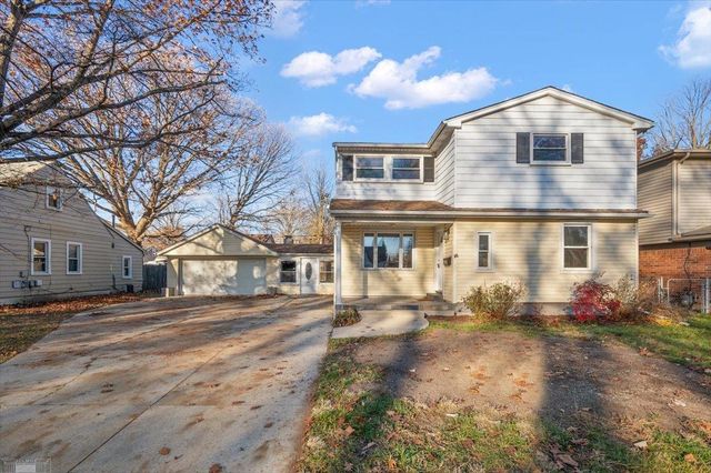 20945 Hampton Road, Harper Woods, MI 48225