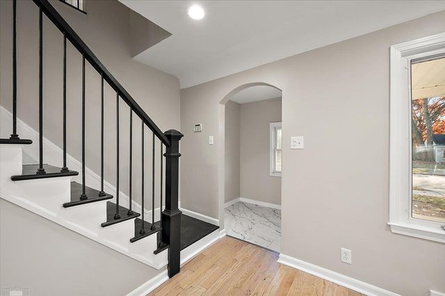 20945 Hampton Road, Harper Woods, MI 48225