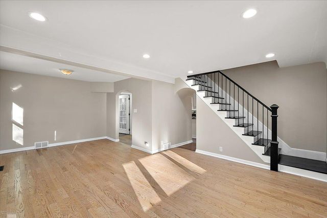 20945 Hampton Road, Harper Woods, MI 48225