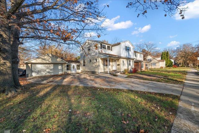20945 Hampton Road, Harper Woods, MI 48225