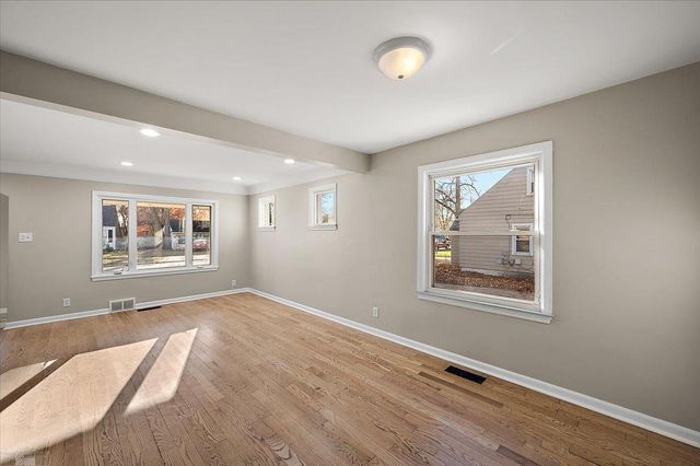 20945 Hampton Road, Harper Woods, MI 48225