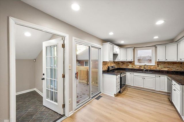 20945 Hampton Road, Harper Woods, MI 48225