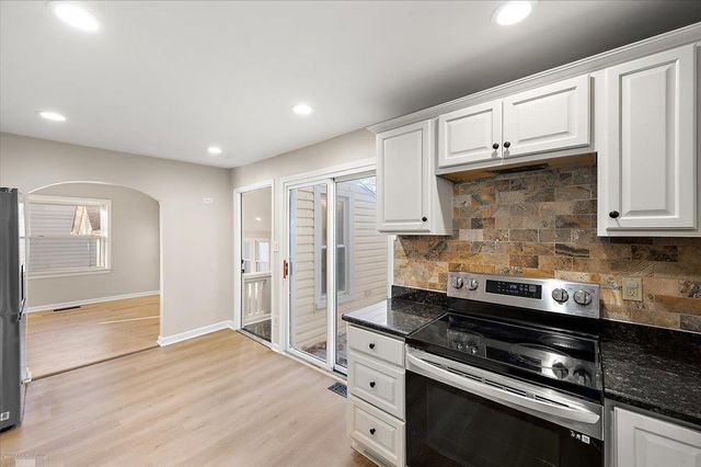 20945 Hampton Road, Harper Woods, MI 48225