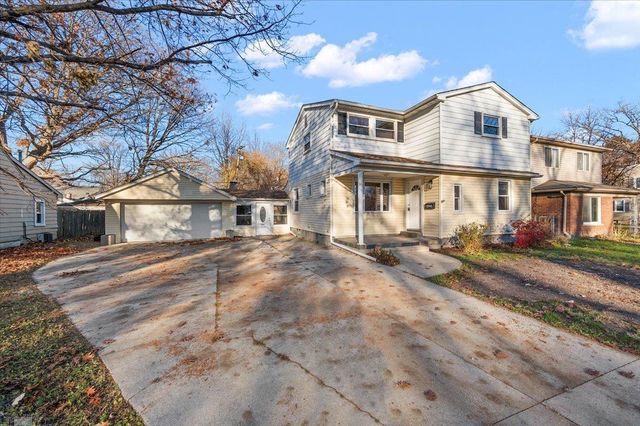 20945 Hampton Road, Harper Woods, MI 48225