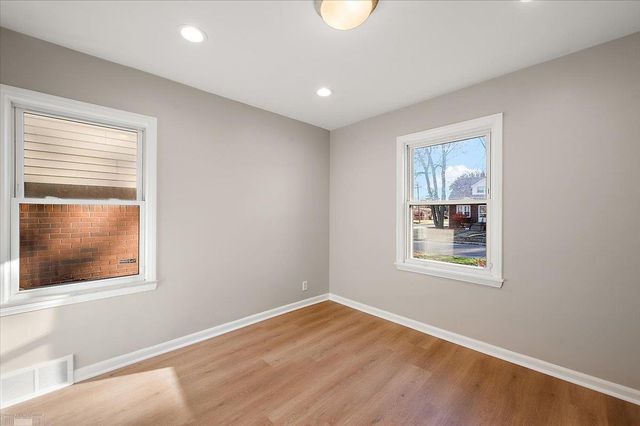 20945 Hampton Road, Harper Woods, MI 48225