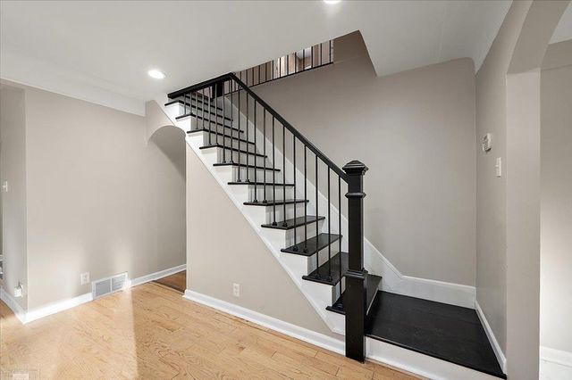 20945 Hampton Road, Harper Woods, MI 48225