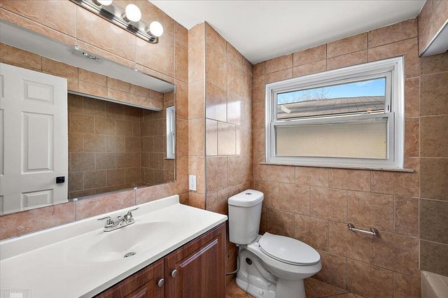 20945 Hampton Road, Harper Woods, MI 48225