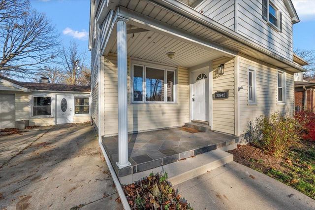 20945 Hampton Road, Harper Woods, MI 48225