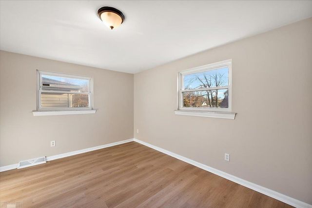 20945 Hampton Road, Harper Woods, MI 48225