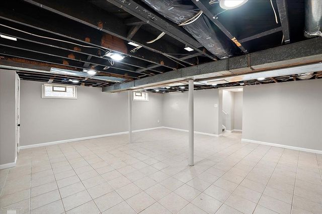 20945 Hampton Road, Harper Woods, MI 48225