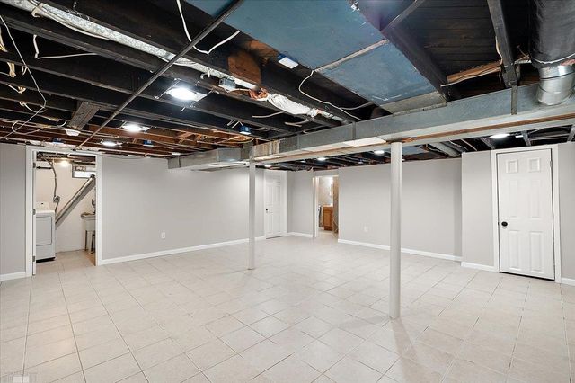 20945 Hampton Road, Harper Woods, MI 48225