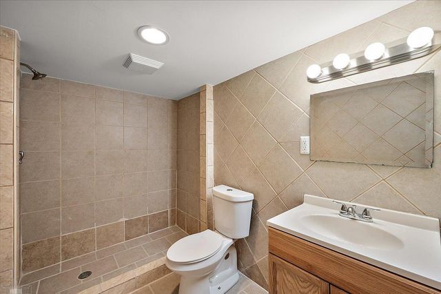 20945 Hampton Road, Harper Woods, MI 48225