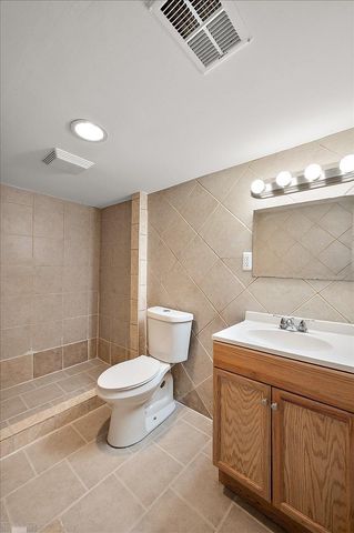 20945 Hampton Road, Harper Woods, MI 48225