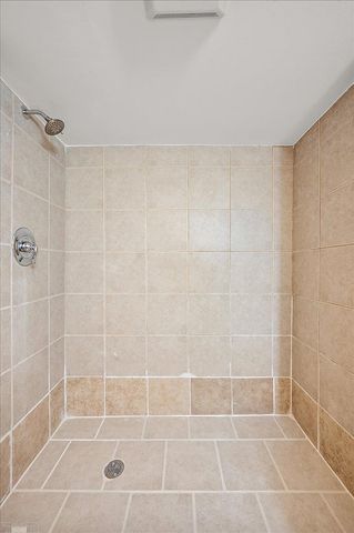 20945 Hampton Road, Harper Woods, MI 48225