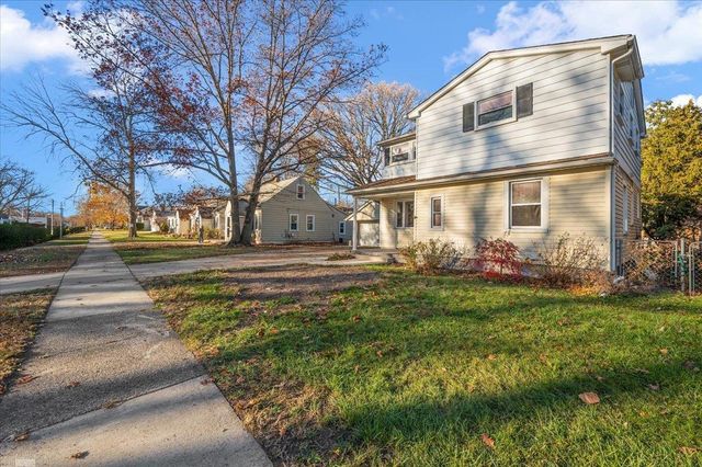 20945 Hampton Road, Harper Woods, MI 48225