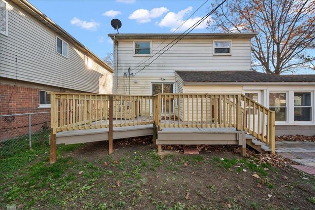 20945 Hampton Road, Harper Woods, MI 48225