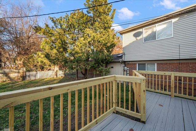 20945 Hampton Road, Harper Woods, MI 48225