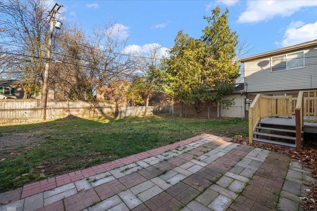 20945 Hampton Road, Harper Woods, MI 48225