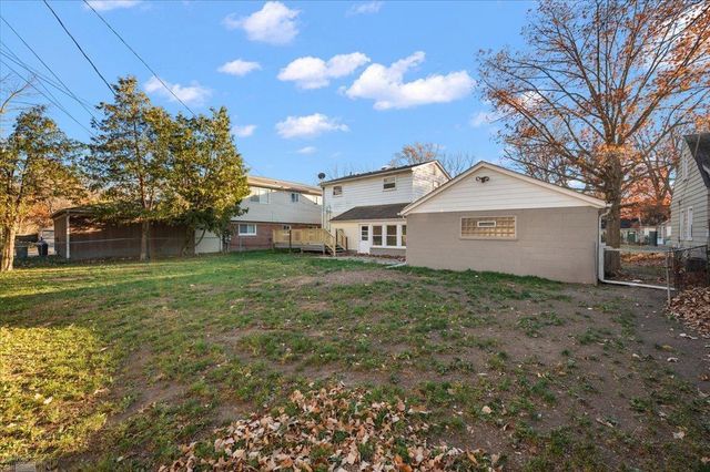 20945 Hampton Road, Harper Woods, MI 48225