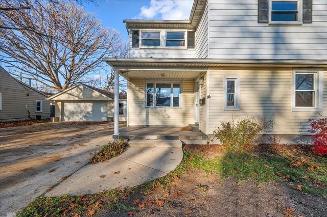 20945 Hampton Road, Harper Woods, MI 48225