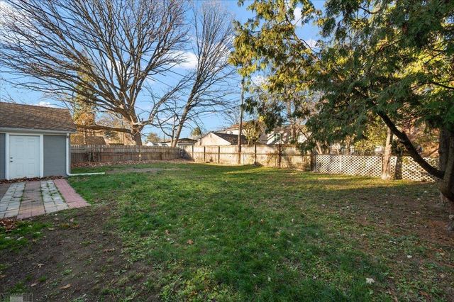 20945 Hampton Road, Harper Woods, MI 48225