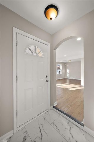 20945 Hampton Road, Harper Woods, MI 48225