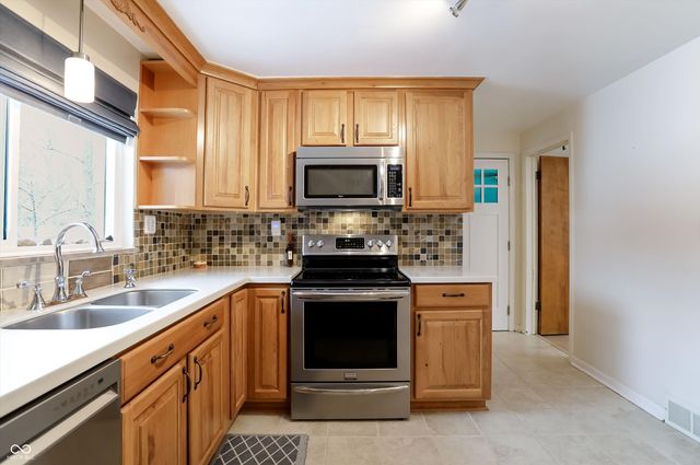 8615 Manderley Drive, Indianapolis, IN 46240