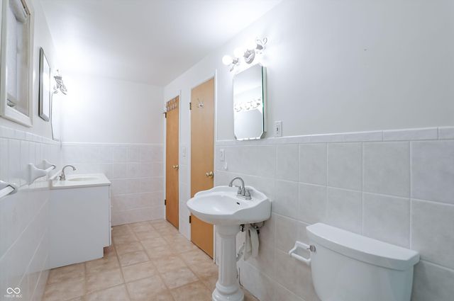 8615 Manderley Drive, Indianapolis, IN 46240