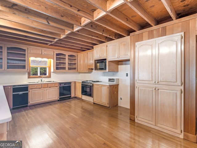 210 Roberts Point Road, Jackson, GA 30233