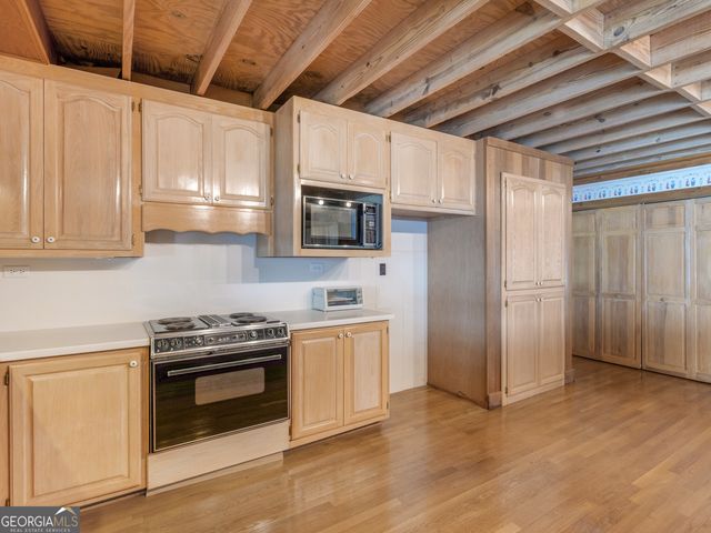 210 Roberts Point Road, Jackson, GA 30233