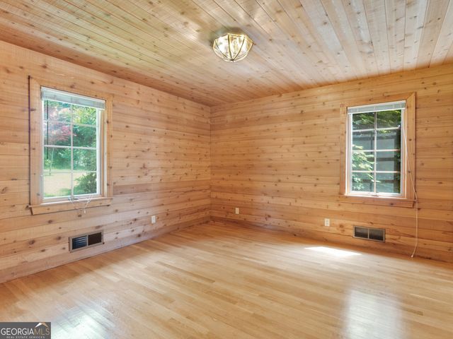 210 Roberts Point Road, Jackson, GA 30233