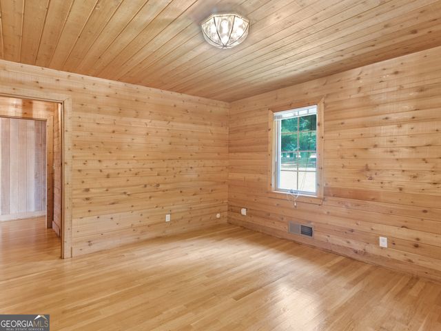 210 Roberts Point Road, Jackson, GA 30233