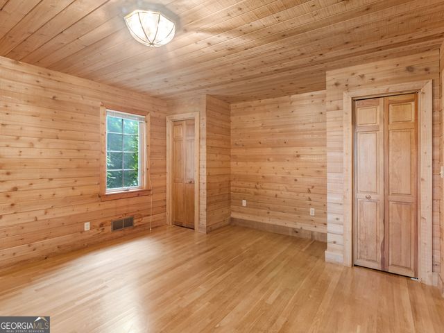 210 Roberts Point Road, Jackson, GA 30233