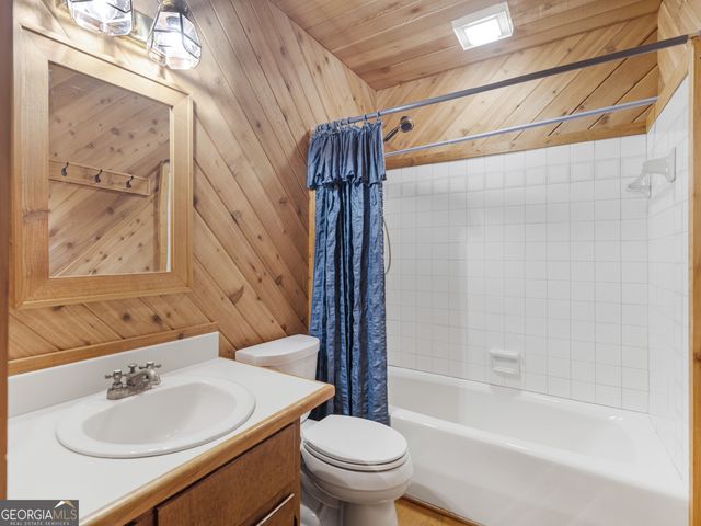 210 Roberts Point Road, Jackson, GA 30233
