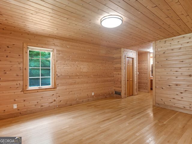210 Roberts Point Road, Jackson, GA 30233