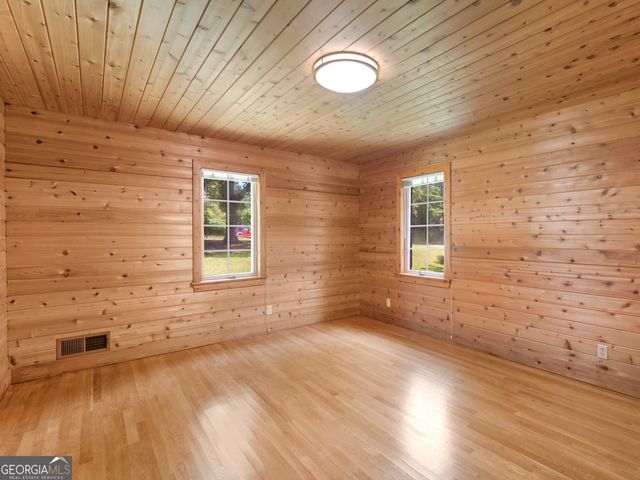 210 Roberts Point Road, Jackson, GA 30233