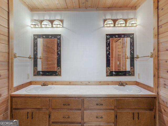 210 Roberts Point Road, Jackson, GA 30233