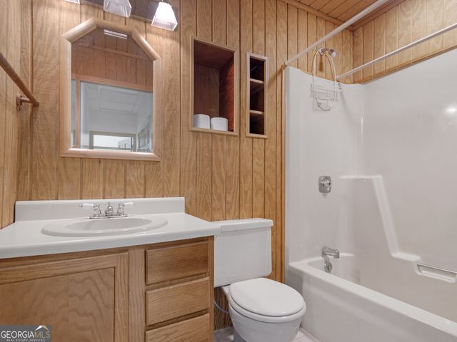210 Roberts Point Road, Jackson, GA 30233