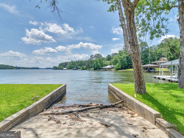 210 Roberts Point Road, Jackson, GA 30233