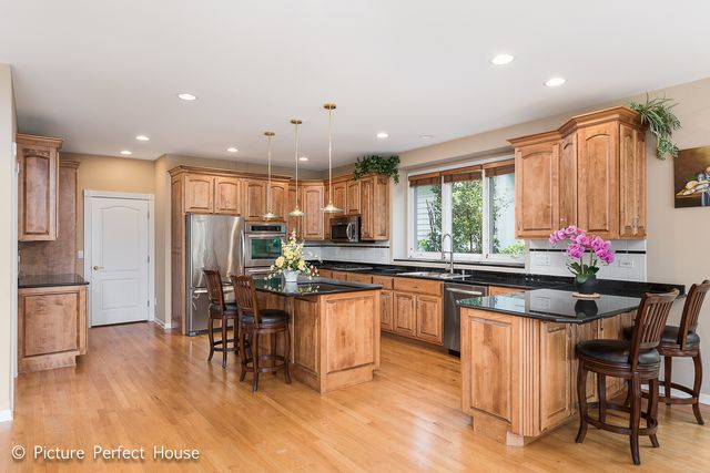 3571 SCOTTSDALE Circle, Naperville, IL 60564