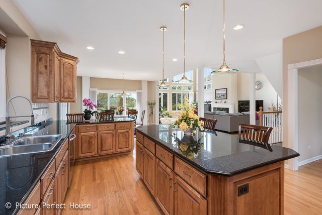 3571 SCOTTSDALE Circle, Naperville, IL 60564