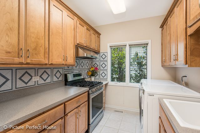 3571 SCOTTSDALE Circle, Naperville, IL 60564