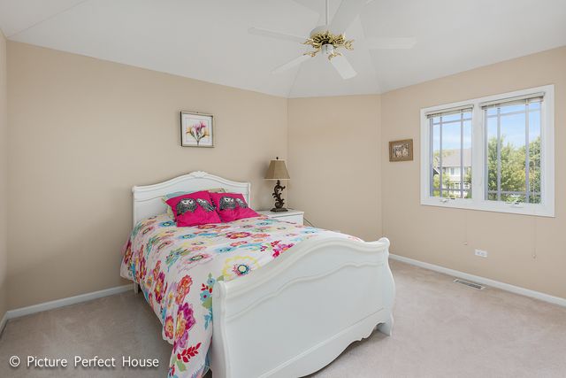 3571 SCOTTSDALE Circle, Naperville, IL 60564