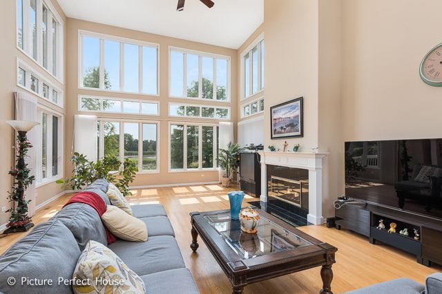 3571 SCOTTSDALE Circle, Naperville, IL 60564