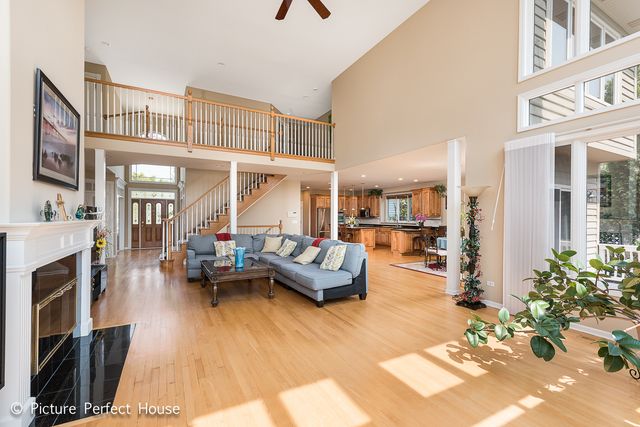 3571 SCOTTSDALE Circle, Naperville, IL 60564