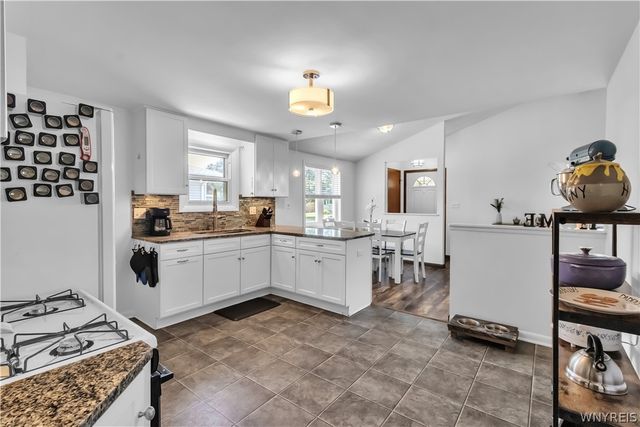 61 Bay Lane, Cheektowaga, NY 14225