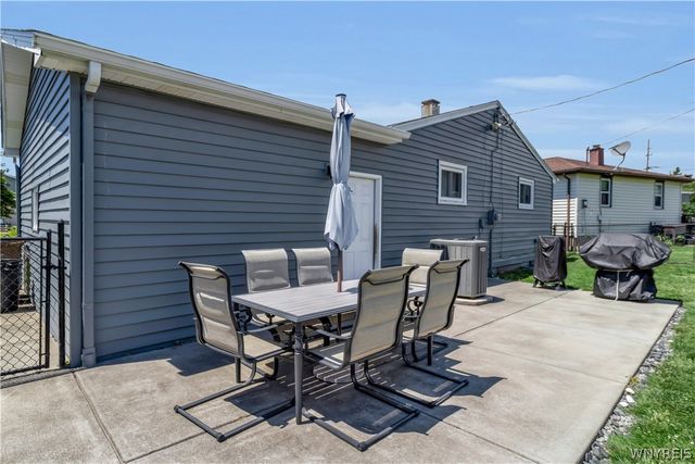 61 Bay Lane, Cheektowaga, NY 14225