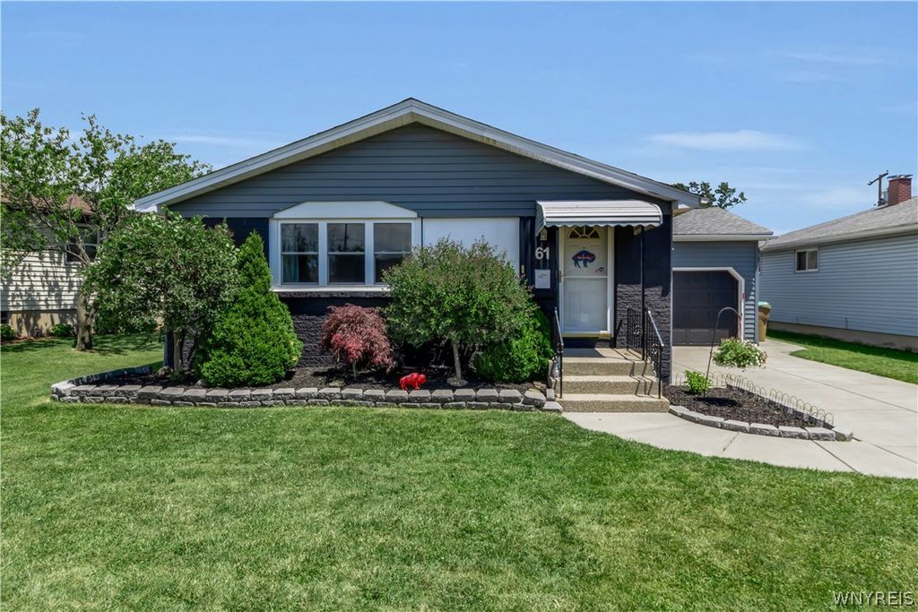 61 Bay Lane, Cheektowaga, NY 14225
