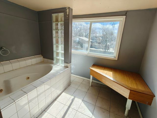 3839 Roche Street, Hobart, IN 46342